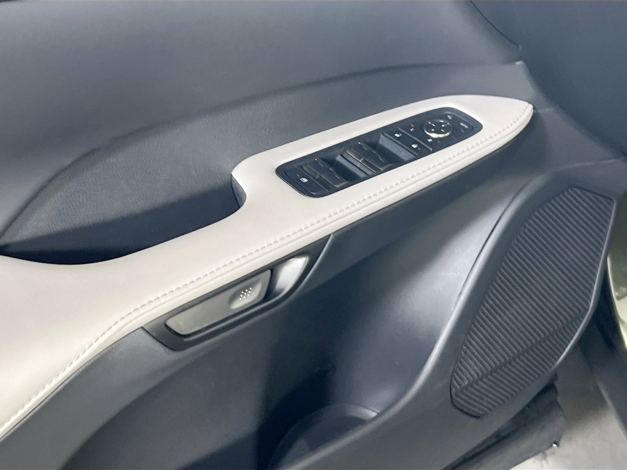 Used 2025 Lexus RX 350h w/ Accessory Package image 18