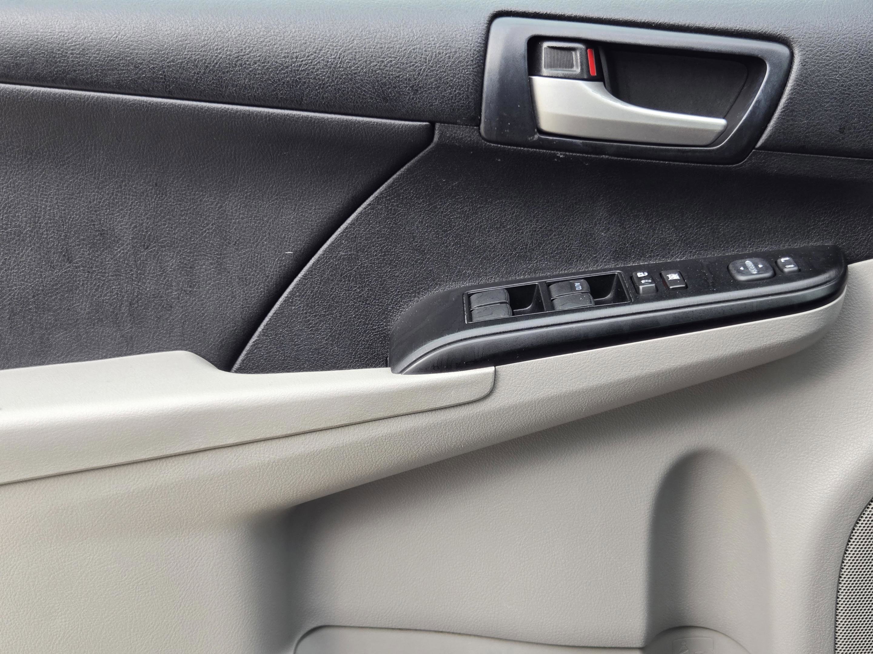 Used 2014 Toyota Camry LE FWD image 21