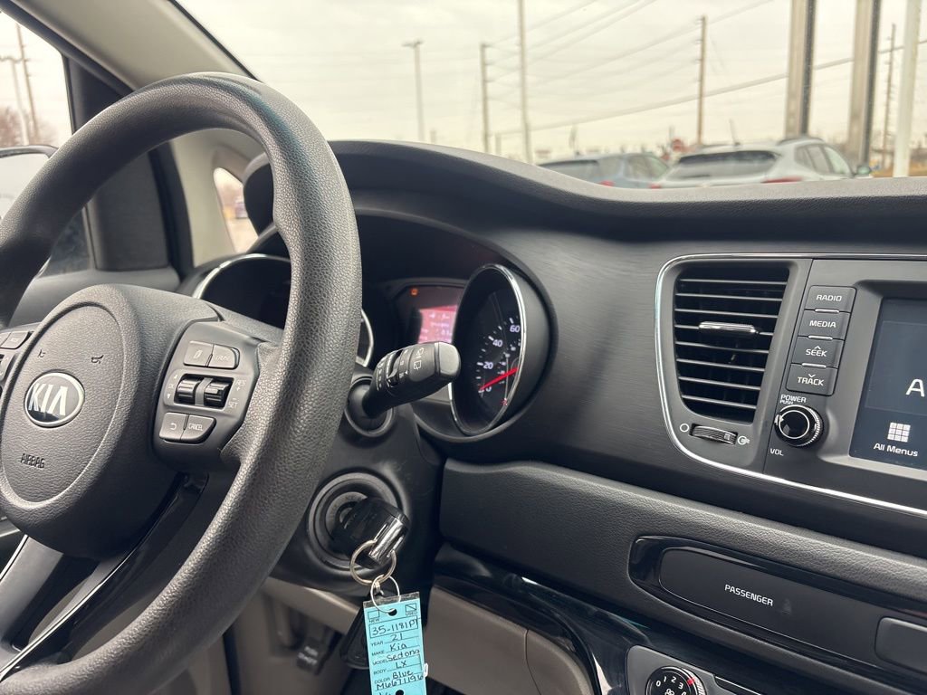 Used 2021 Kia Sedona LX image 49
