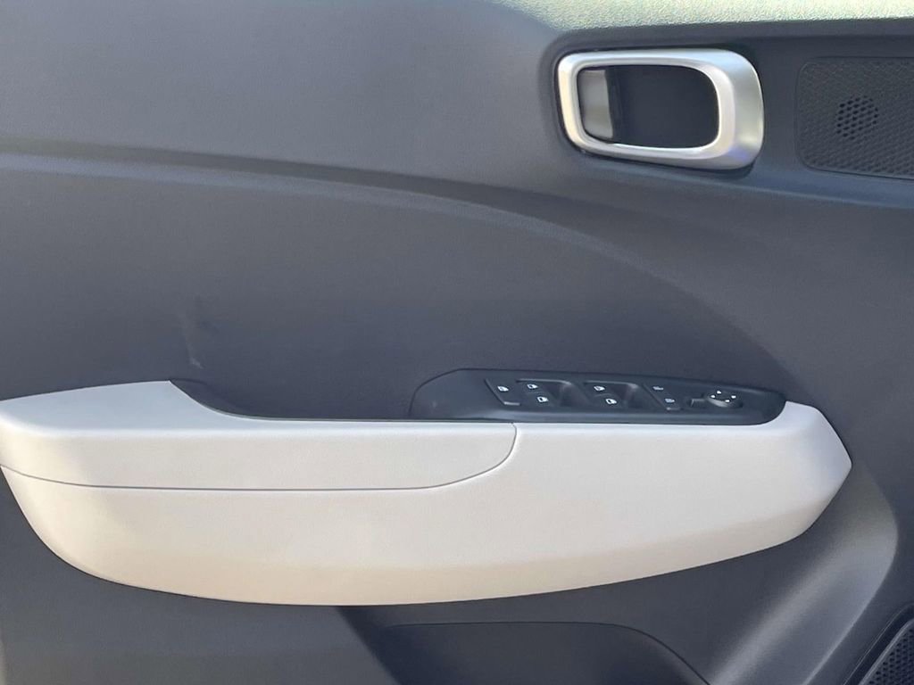 New 2025 Hyundai Venue SEL image 12