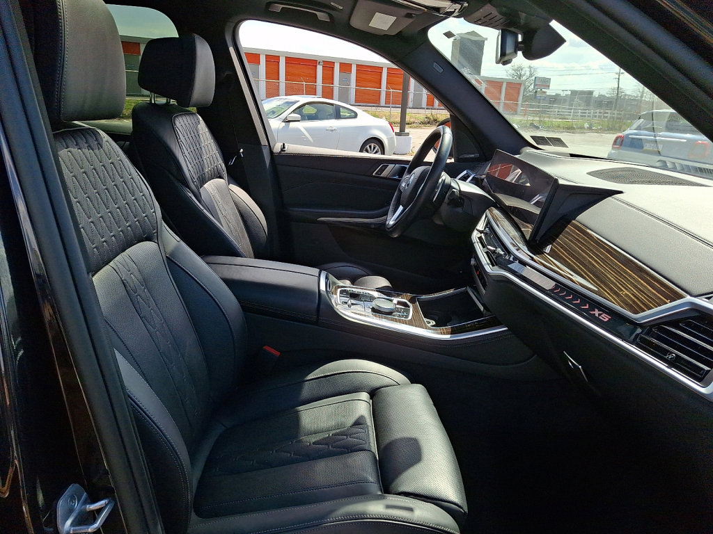 Used 2025 BMW X5 xDrive50e image 12