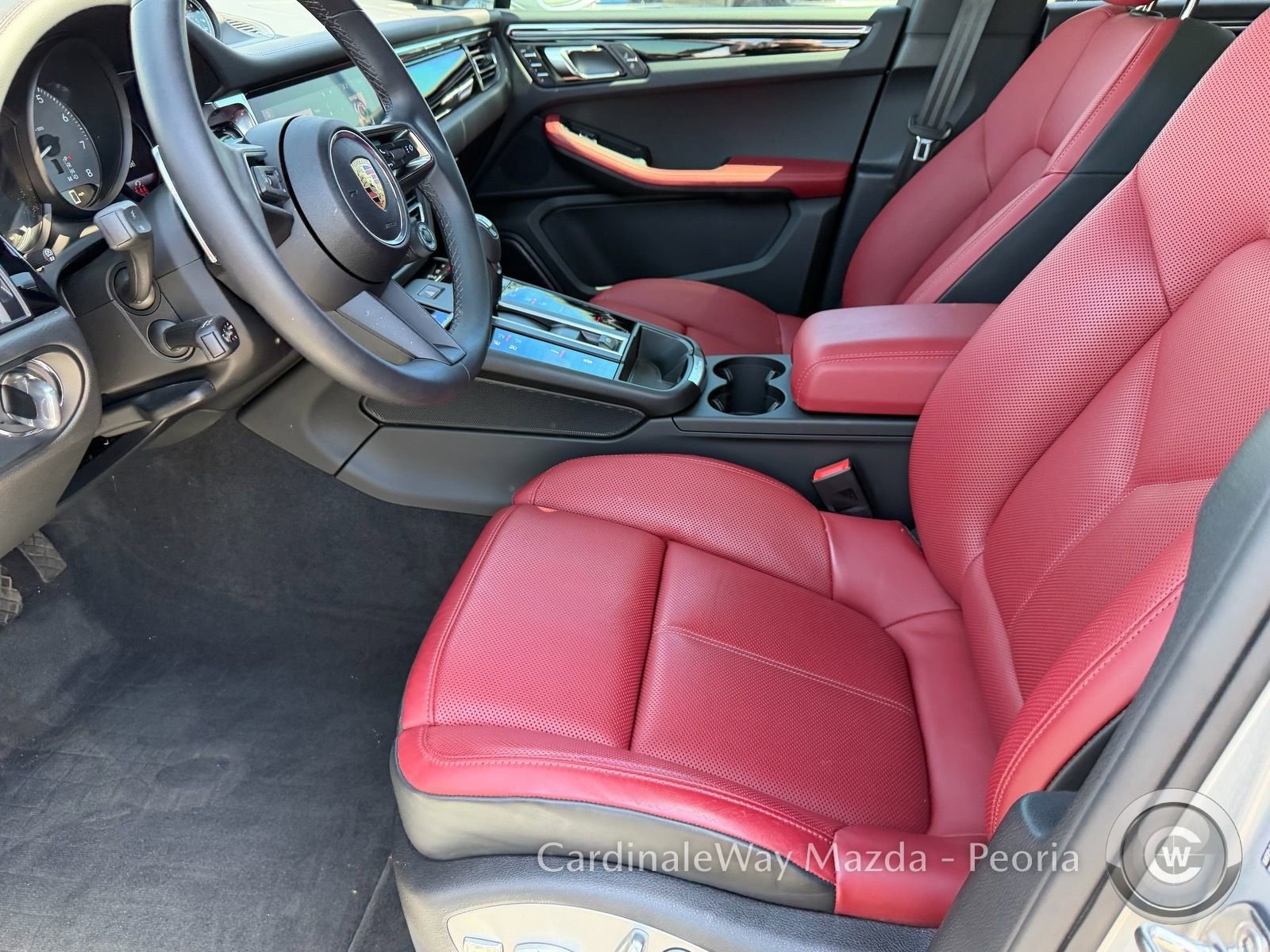 Used 2025 Porsche Macan S AWD/4WD image 23