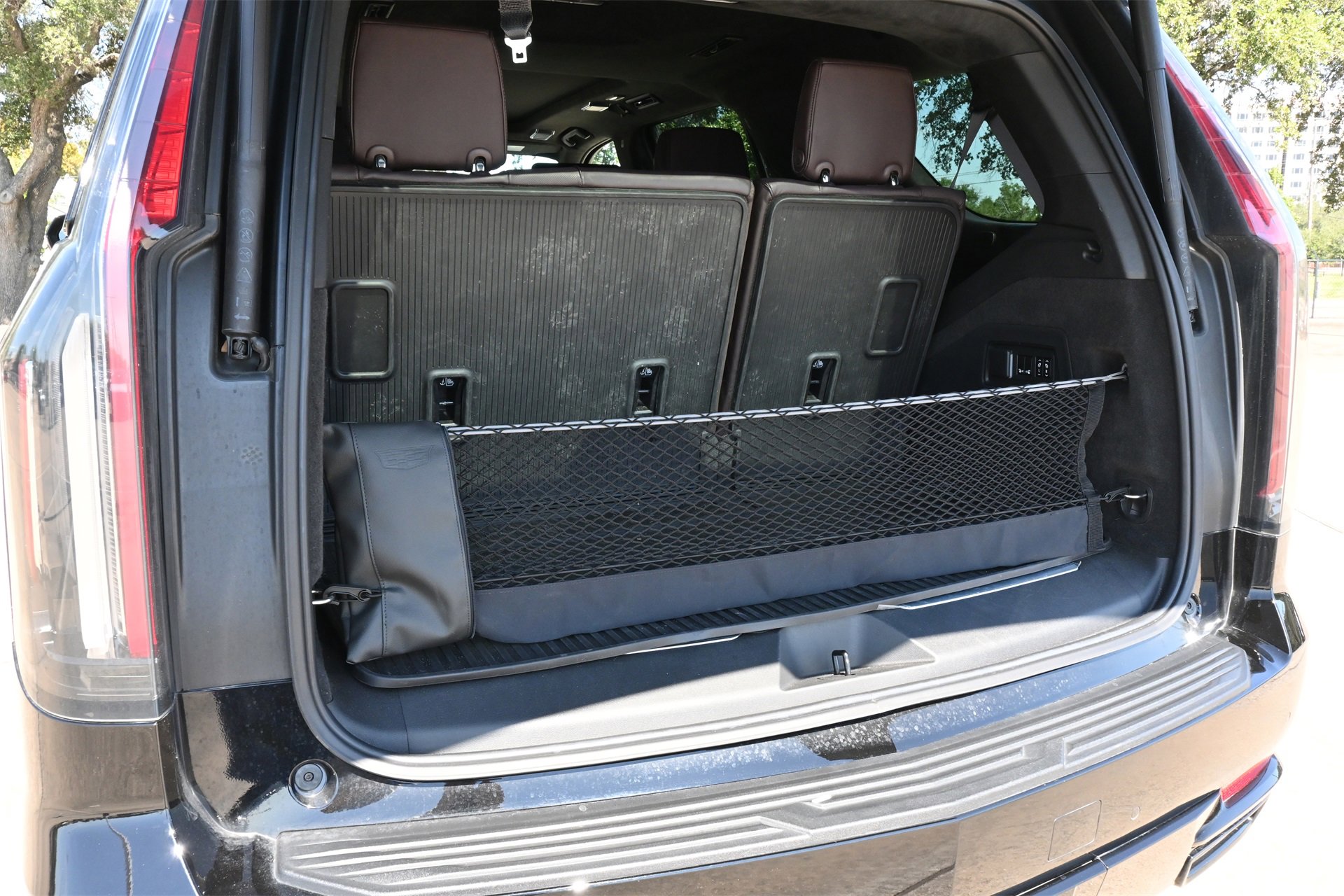 Used 2023 Cadillac Escalade Sport Platinum w/ LPO, ONYX Package image 22