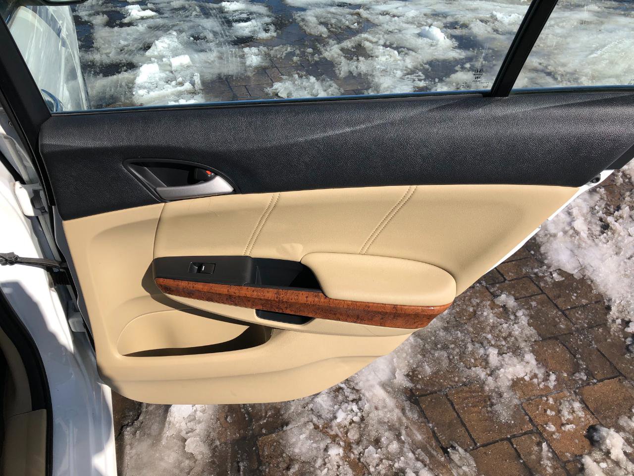 Used 2012 Honda Accord EX-L image 24