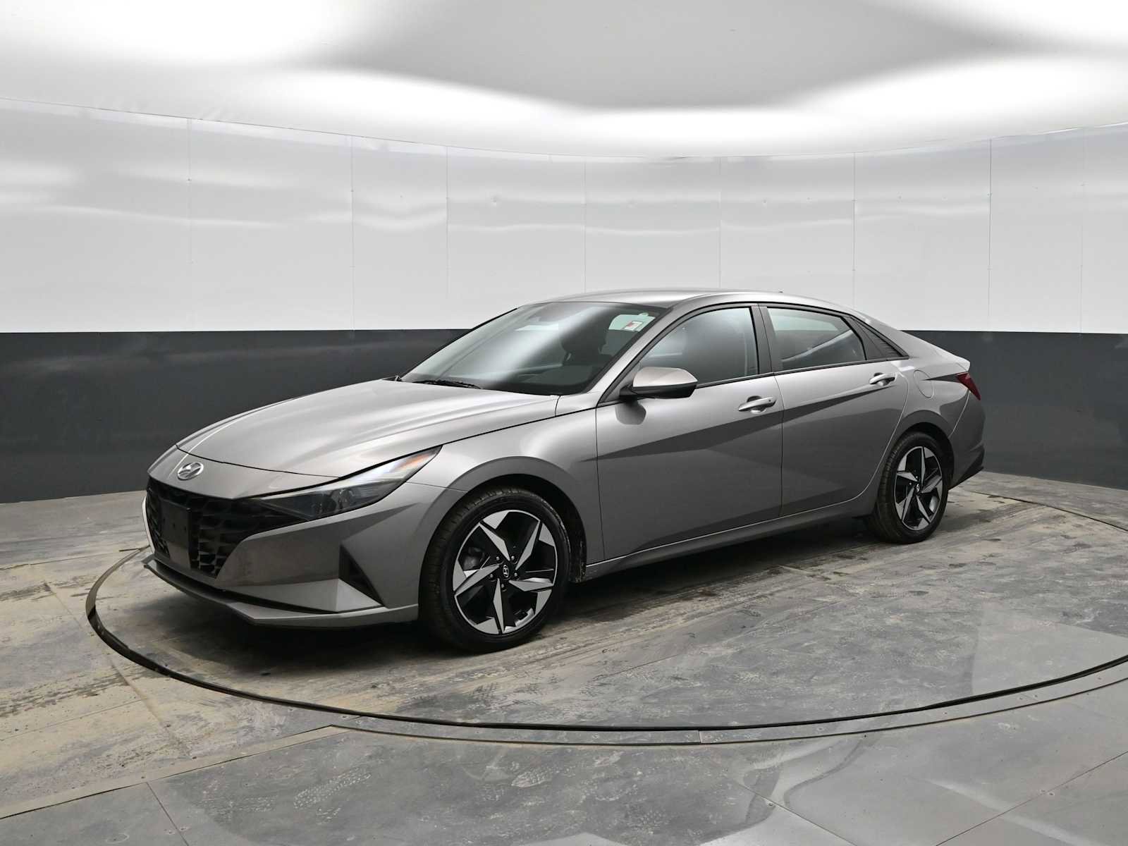 Used 2023 Hyundai Elantra SEL w/ Convenience Package image 1