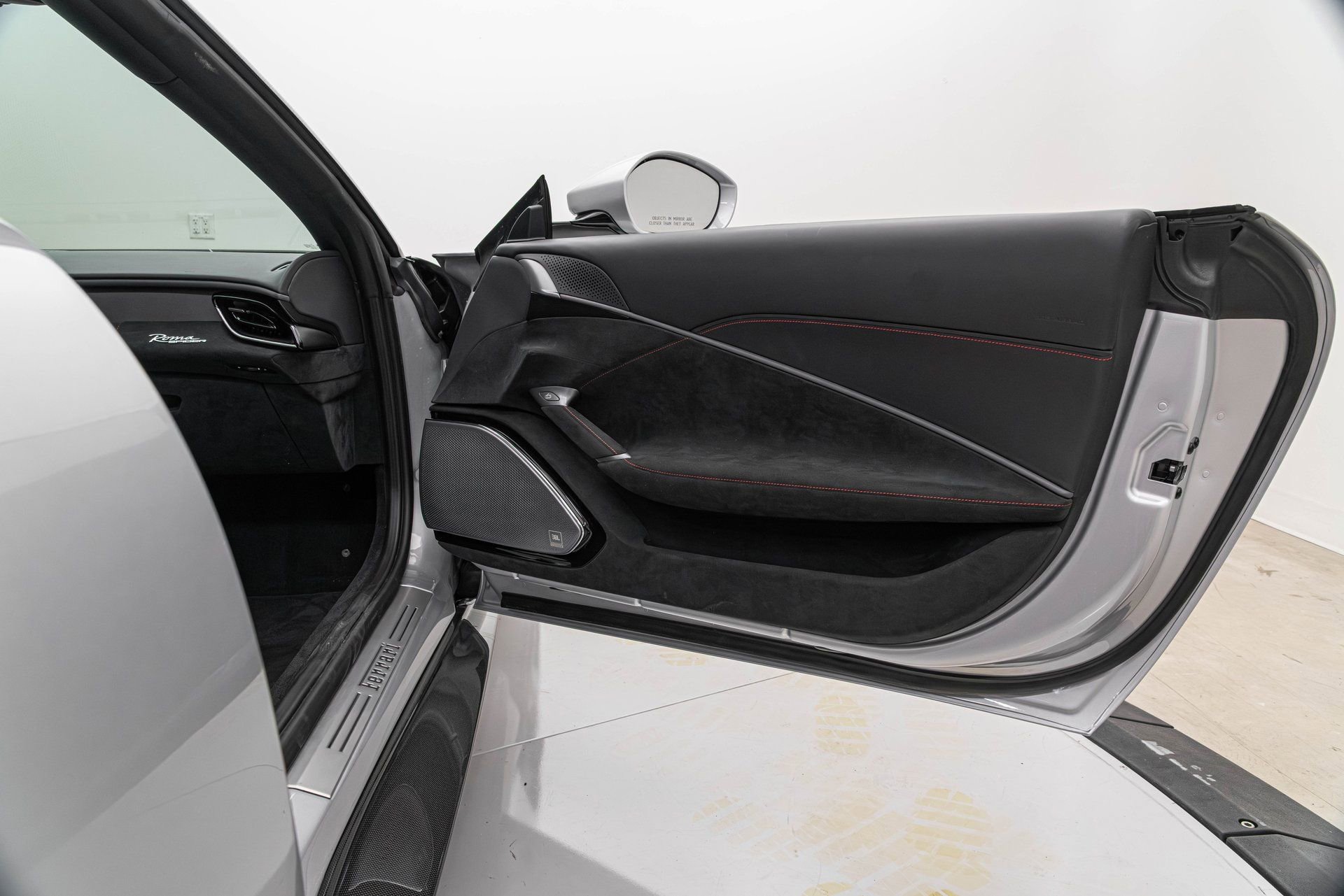 Certified 2025 Ferrari Roma Spider RWD image 18