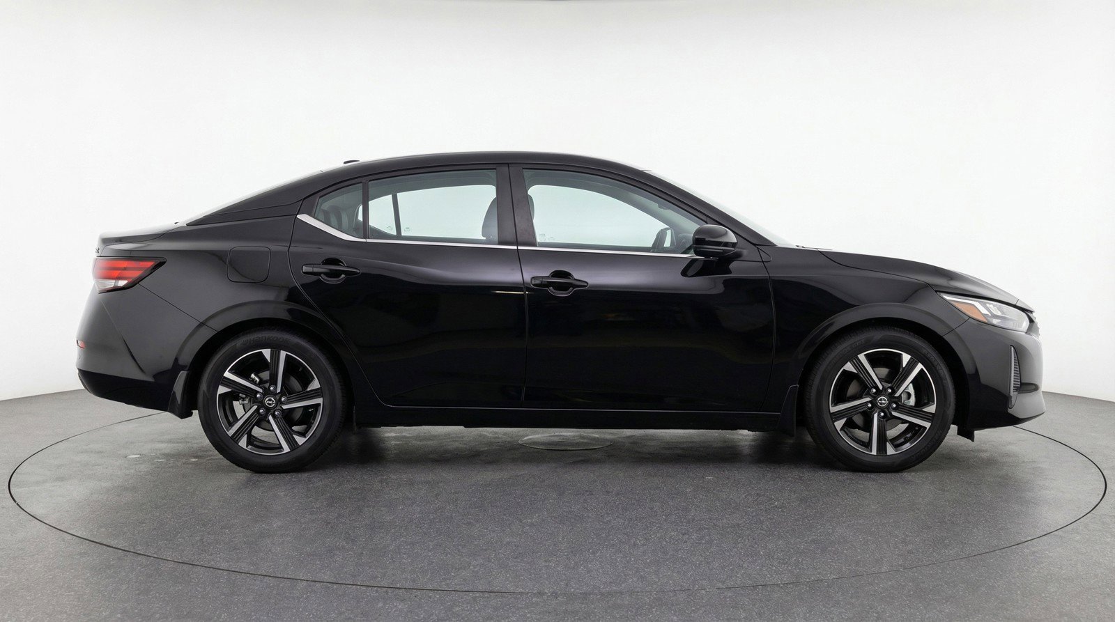 Used 2025 Nissan Sentra SV FWD image 11