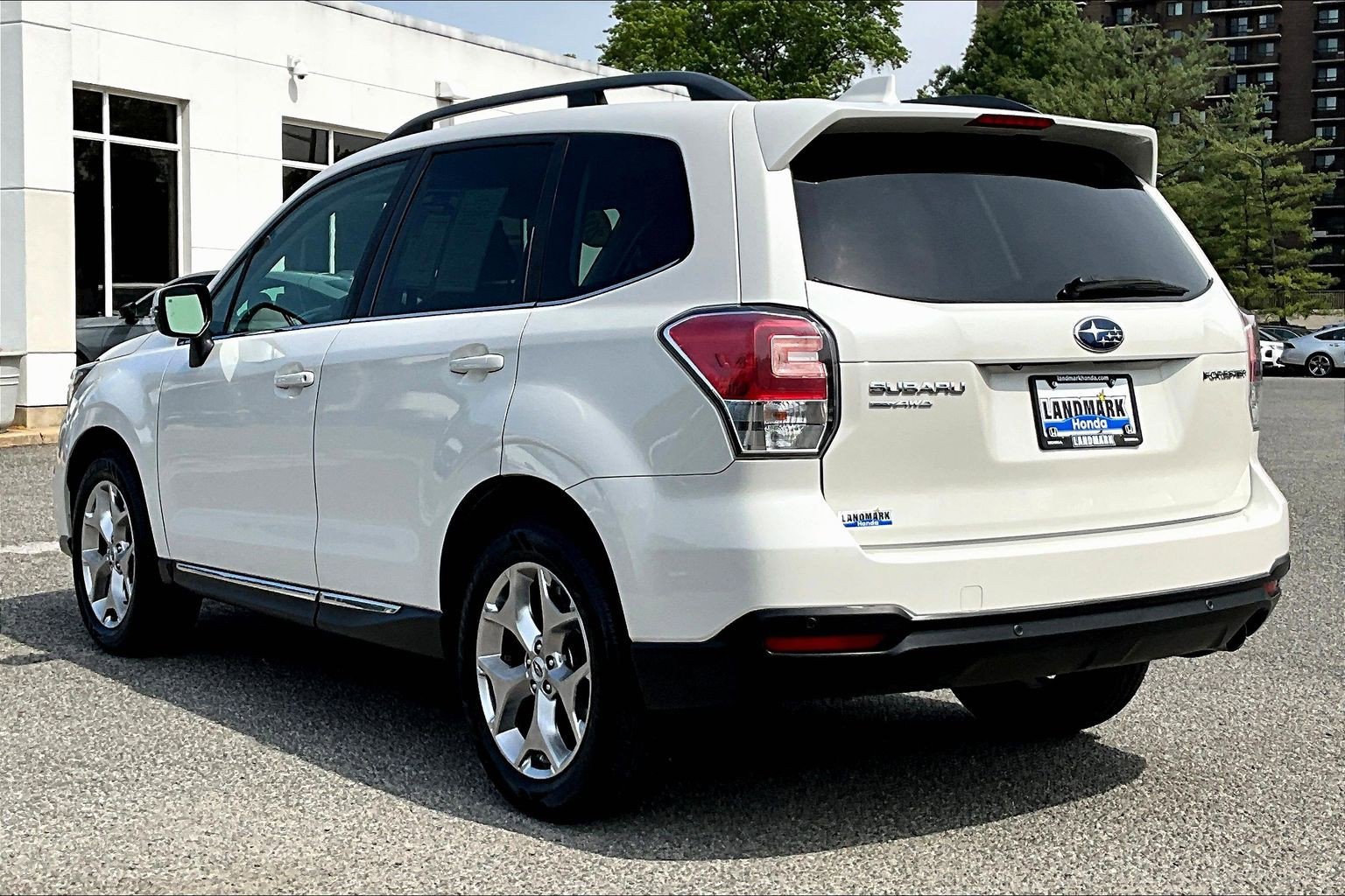 Used 2018 Subaru Forester 2.5i Touring AWD/4WD image 12