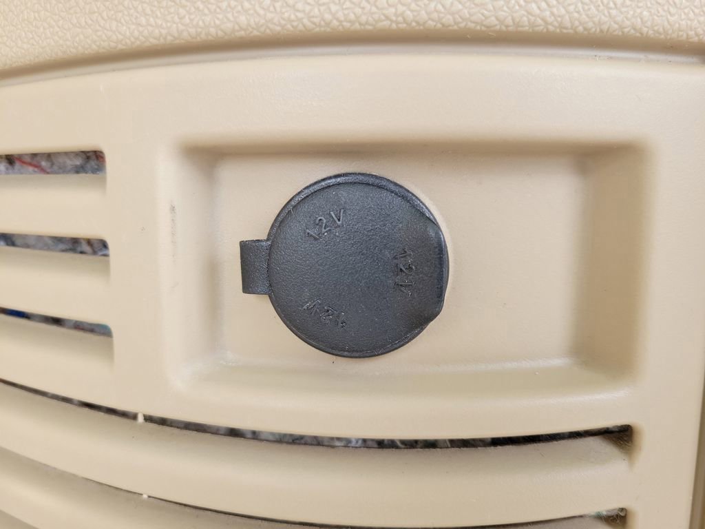 Used 2011 Cadillac Escalade Luxury AWD/4WD image 8