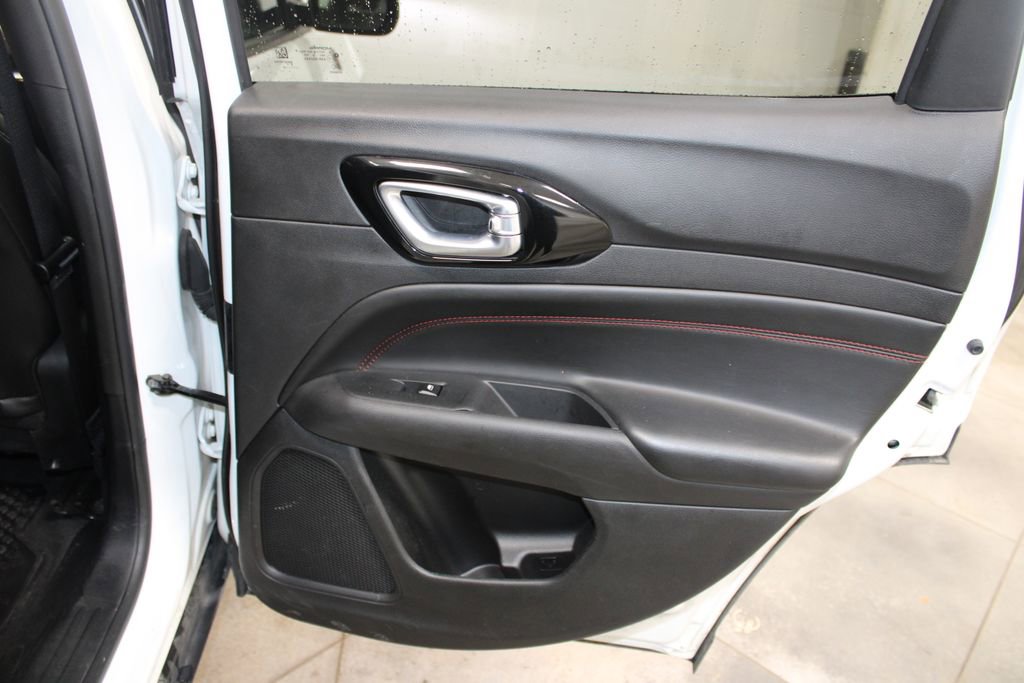 Used 2025 Jeep Compass Trailhawk image 33