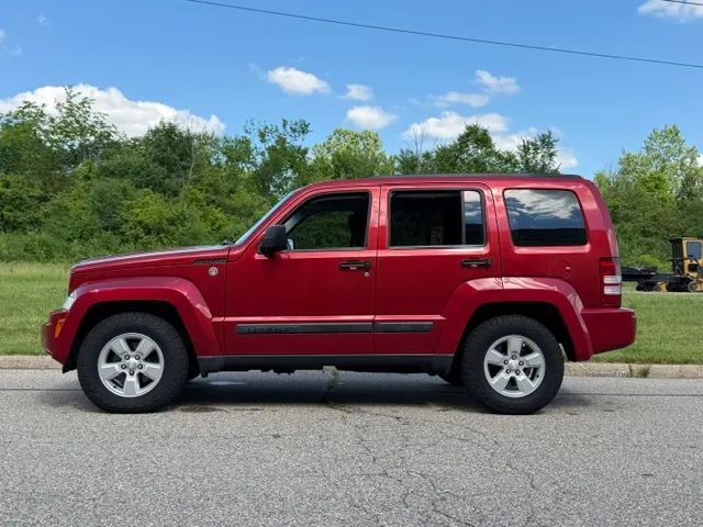 Used 2009 Jeep Liberty Sport AWD/4WD image 22