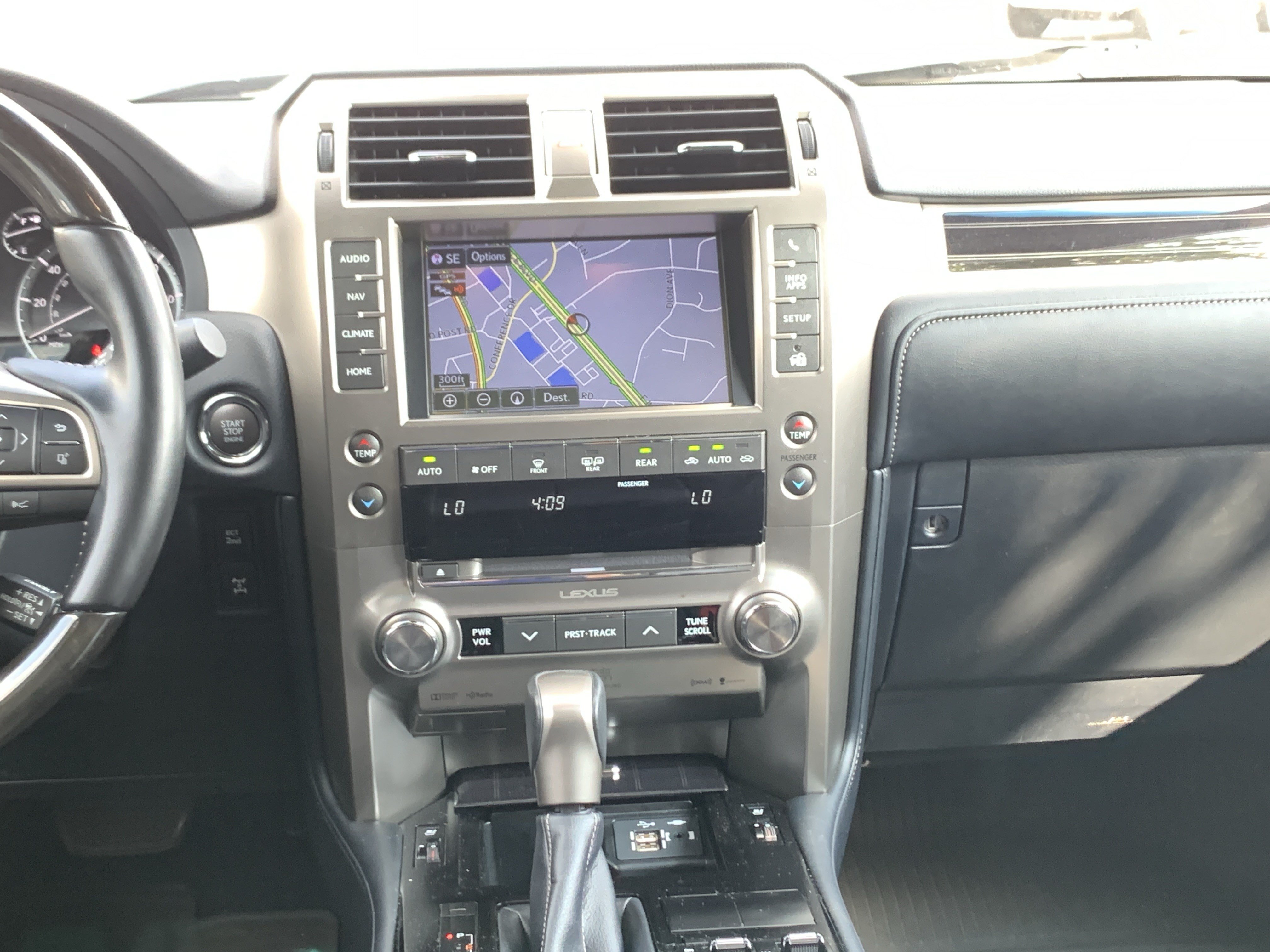 Used 2021 Lexus GX 460 Premium w/ Accessory Package AWD/4WD image 31