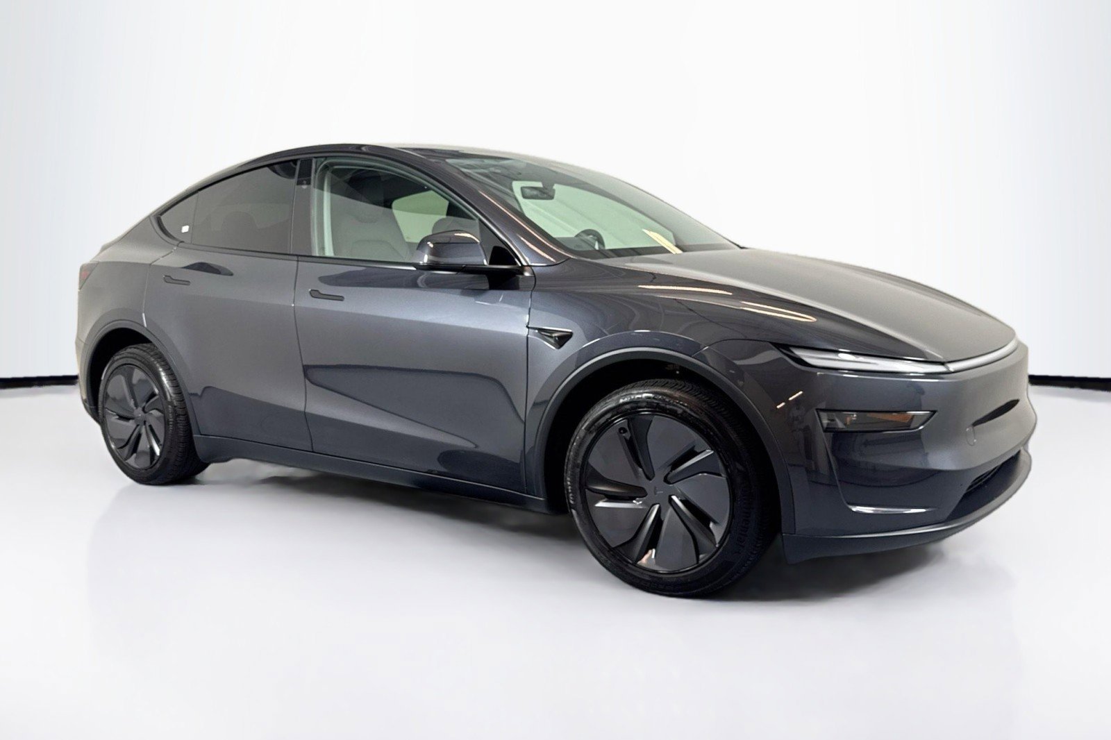 Used 2026 Tesla Model Y 2WD image 3