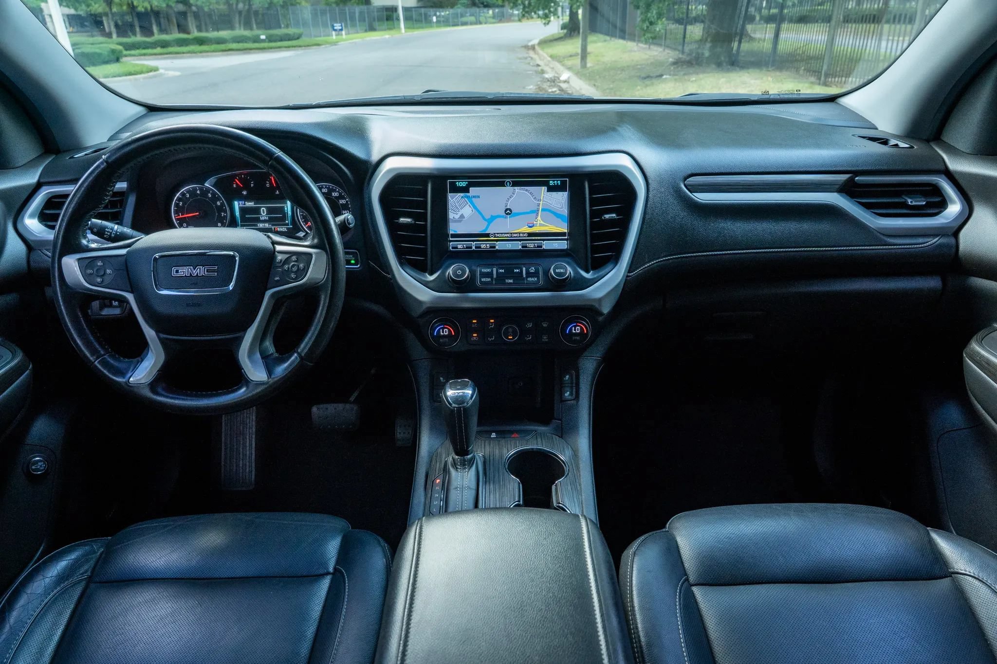 Used 2019 GMC Acadia SLT AWD/4WD image 18
