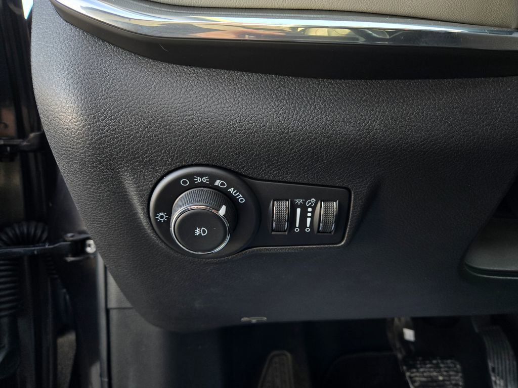 Used 2022 Jeep Compass Limited image 12