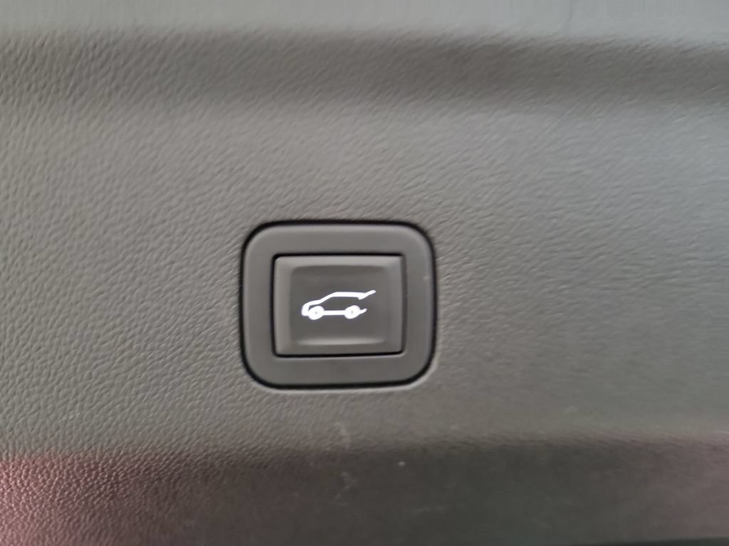 Used 2025 GMC Yukon AT4 Ultimate AWD/4WD image 24