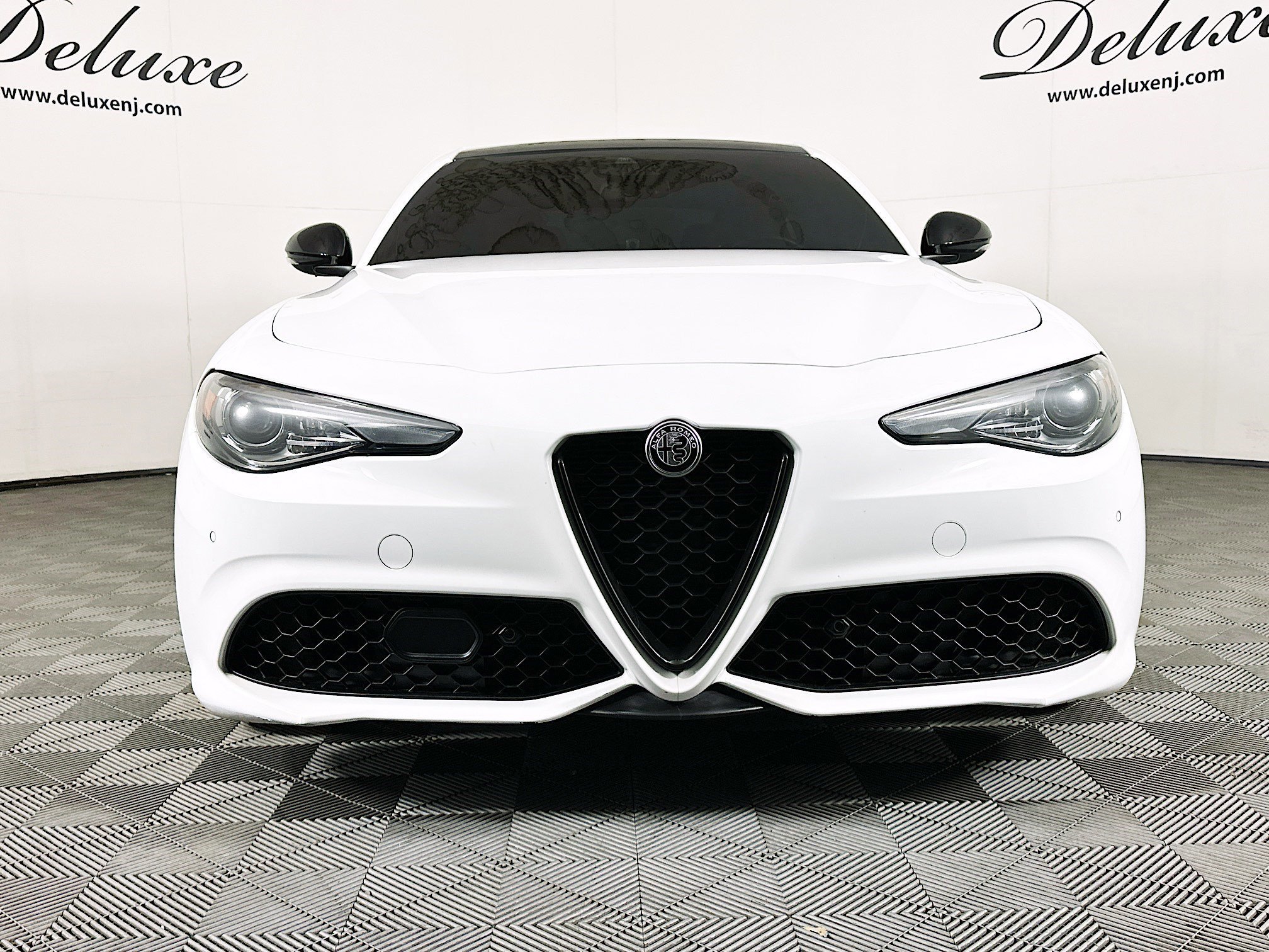 Used 2023 Alfa Romeo Giulia Veloce AWD/4WD image 2