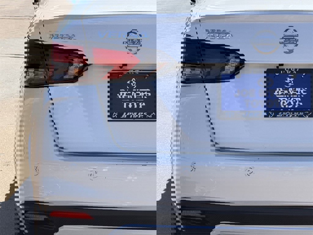 Used 2025 Nissan Versa SV image 10