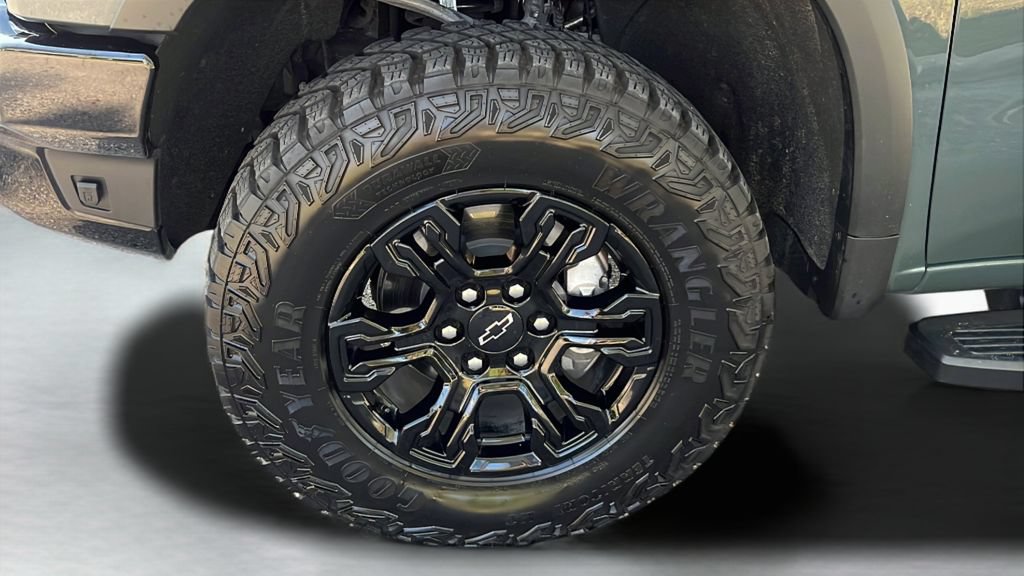 Used 2025 Chevrolet Silverado 1500 ZR2 w/ Technology Package AWD/4WD image 28