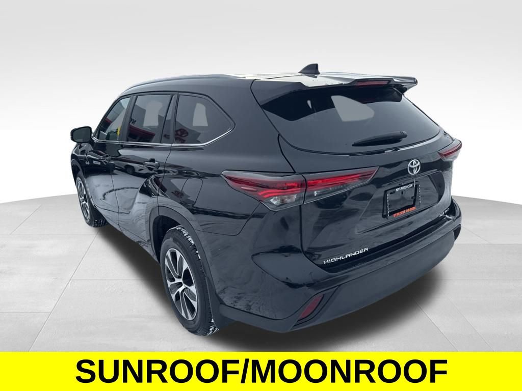 Used 2024 Toyota Highlander XLE image 3