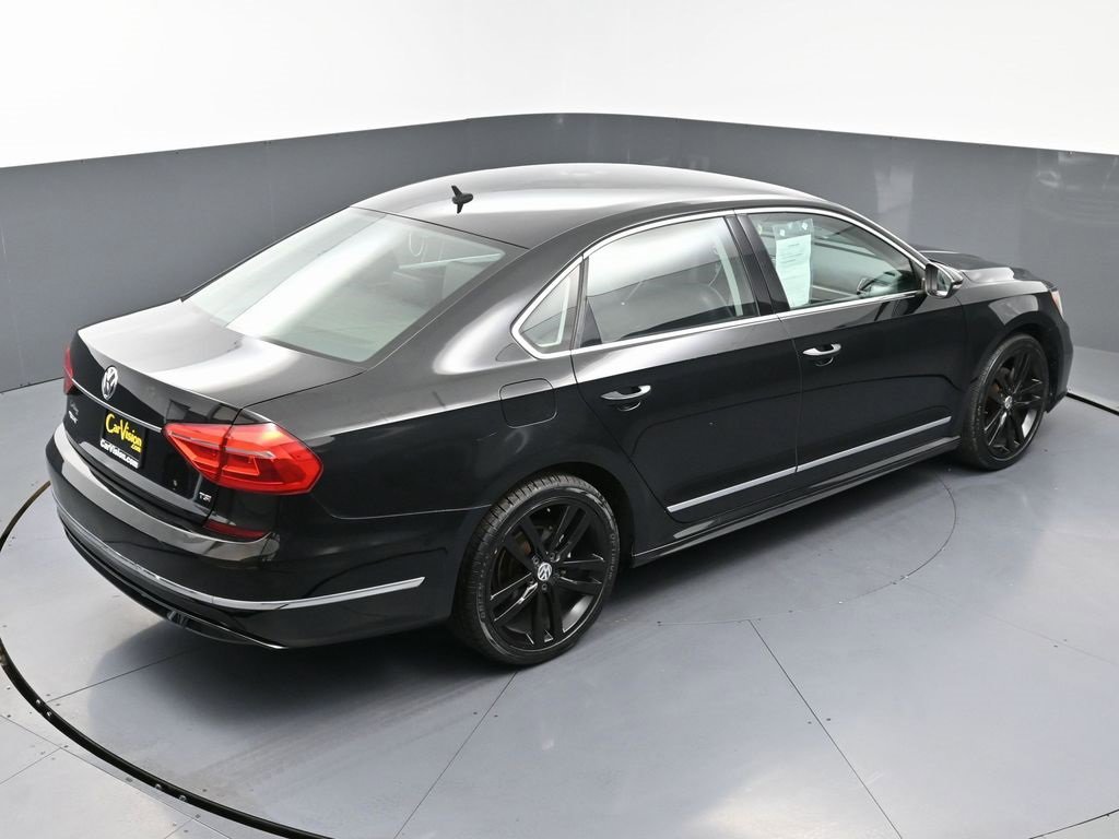 Used 2016 Volkswagen Passat 1.8T R-Line image 40