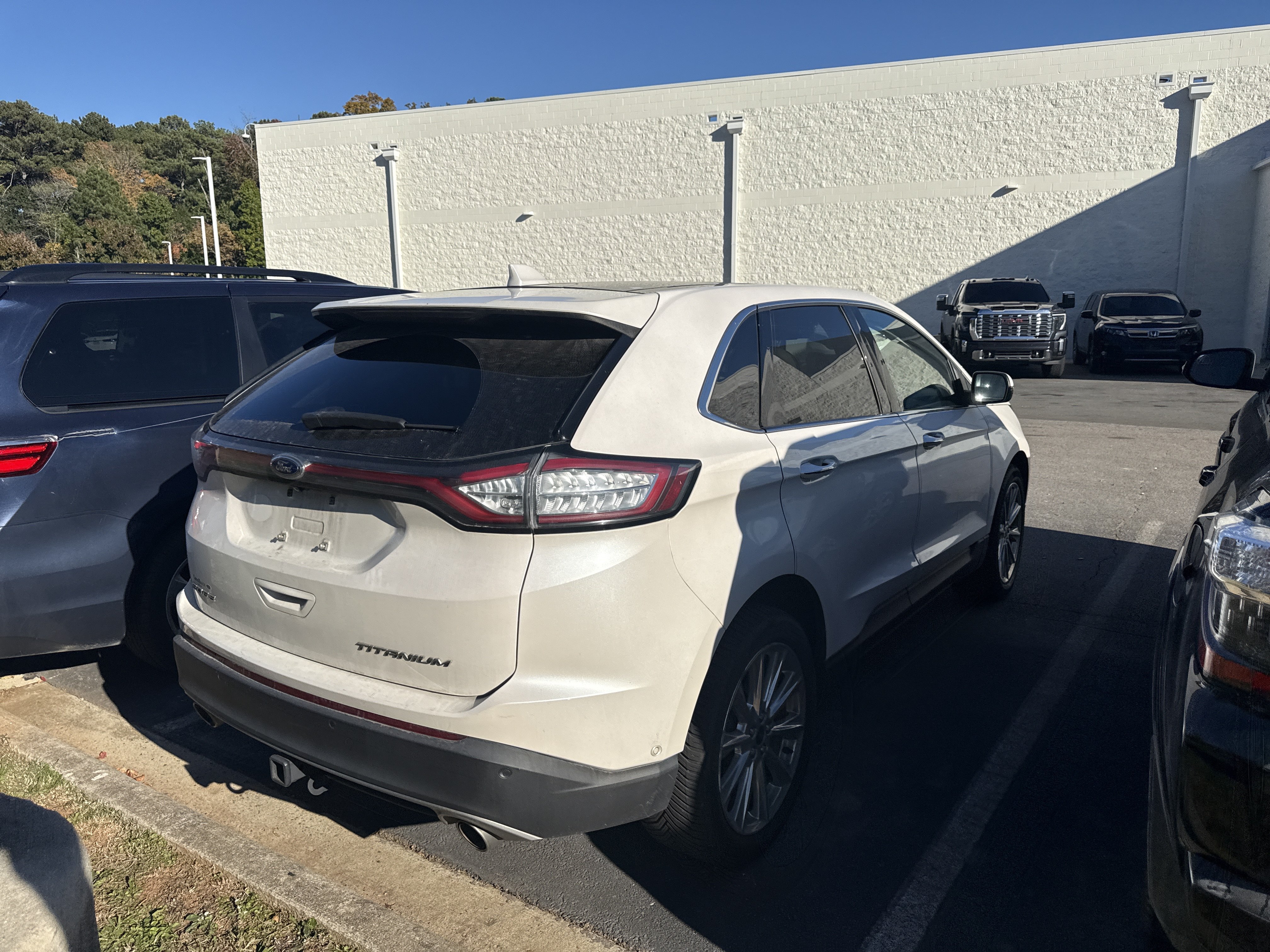 Used 2018 Ford Edge Titanium w/ Equipment Group 302A FWD image 5