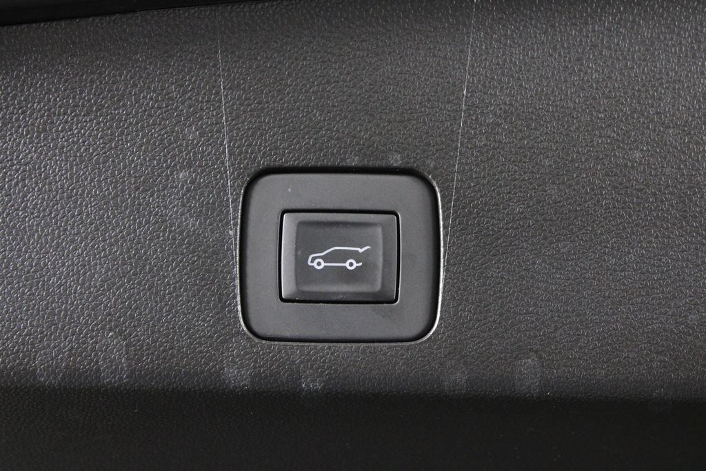 Used 2025 Buick Encore GX Sport Touring w/ Advanced Technology Package FWD image 17