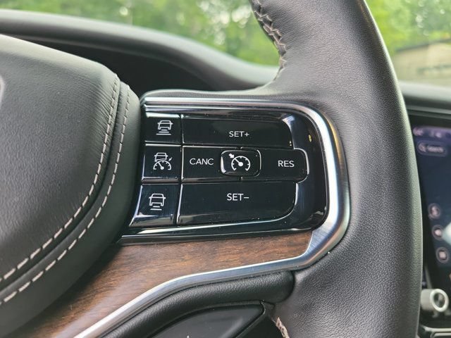 Used 2023 Jeep Grand Wagoneer L Series II AWD/4WD image 37