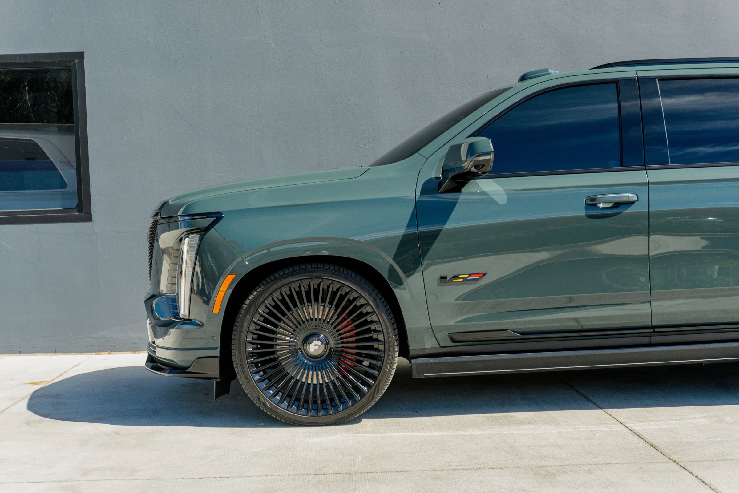 Used 2025 Cadillac Escalade V w/ LPO, ONYX Package AWD/4WD image 19