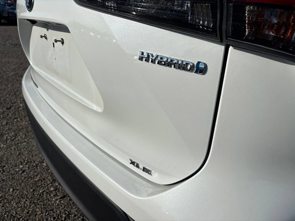Used 2022 Toyota Highlander XLE AWD/4WD image 4