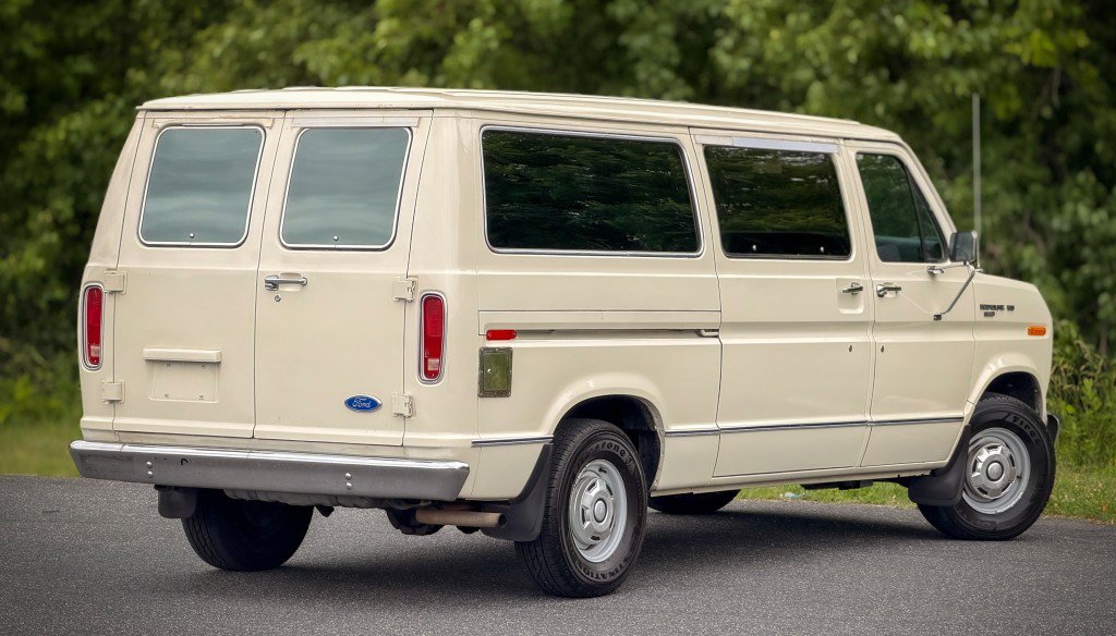 Used 1990 Ford E-150 and Econoline 150 RWD image 9