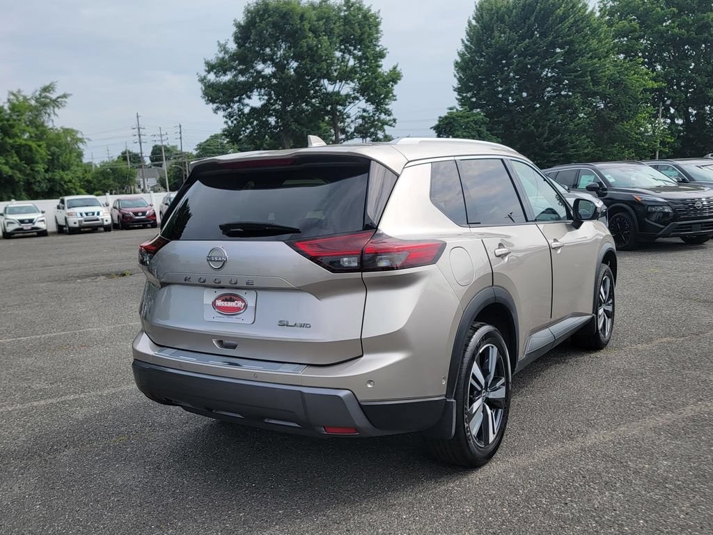 Used 2024 Nissan Rogue SL AWD/4WD image 9