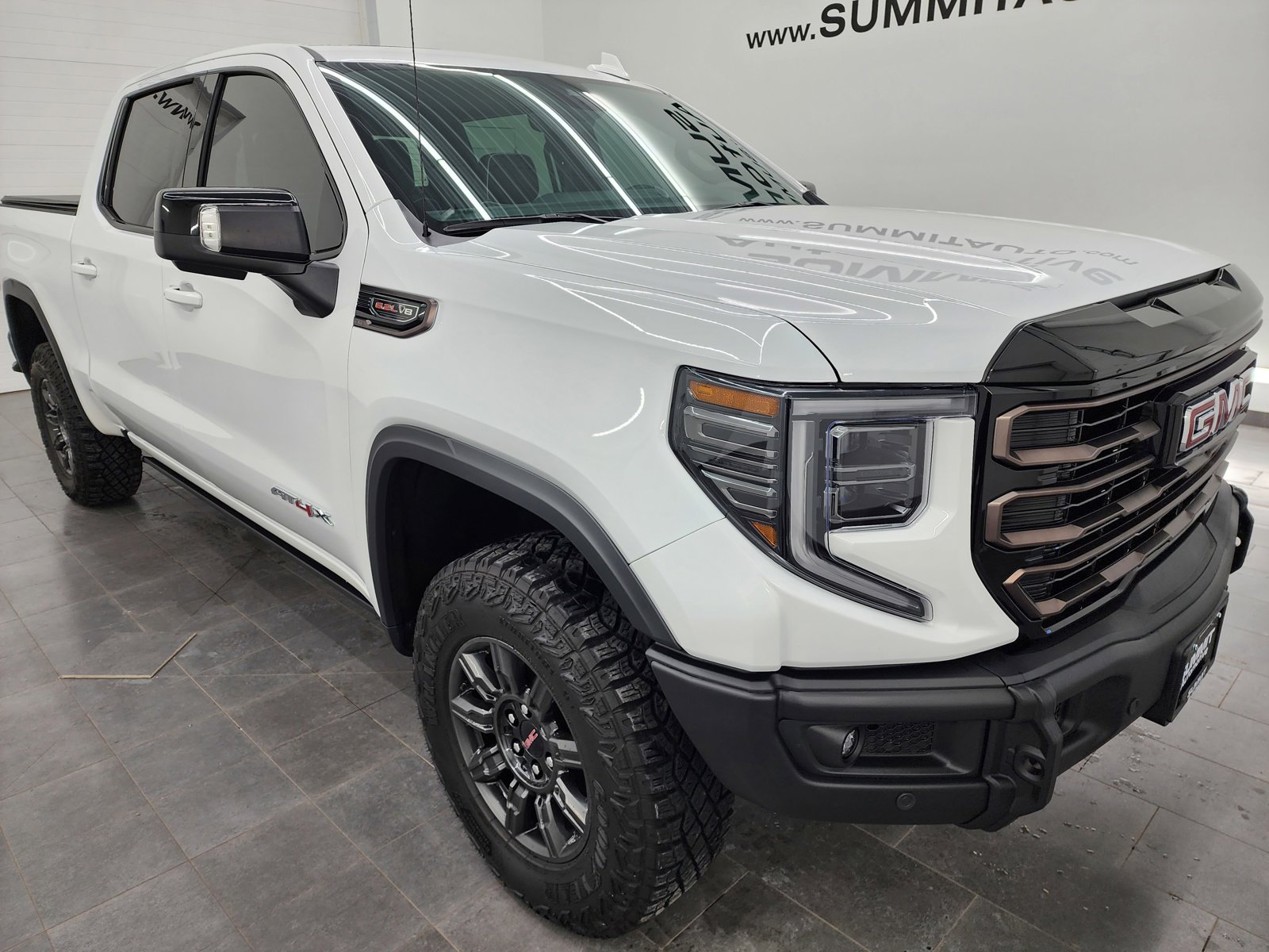 Used 2024 GMC Sierra 1500 AT4X image 2