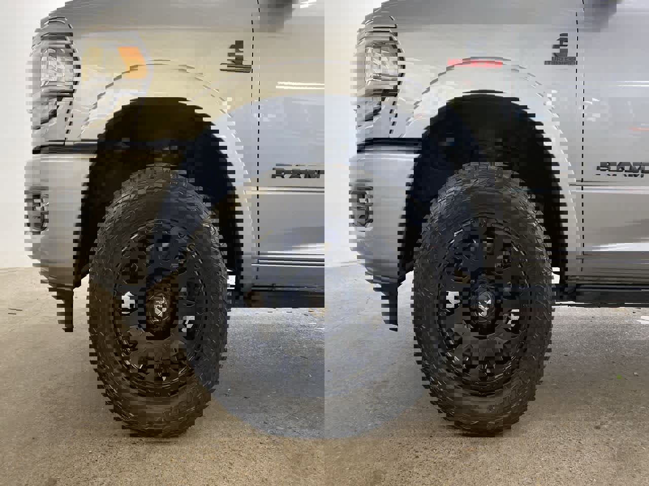 Used 2020 RAM 3500 Laramie image 12