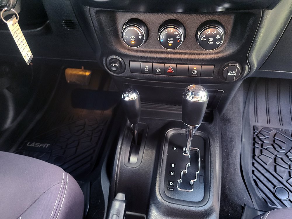 Used 2013 Jeep Wrangler Unlimited Sahara w/ Dual Top Group AWD/4WD image 34