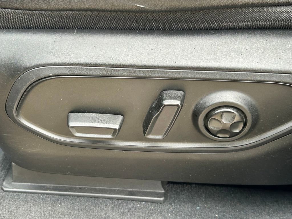 Used 2022 Jeep Grand Cherokee L Laredo RWD image 29
