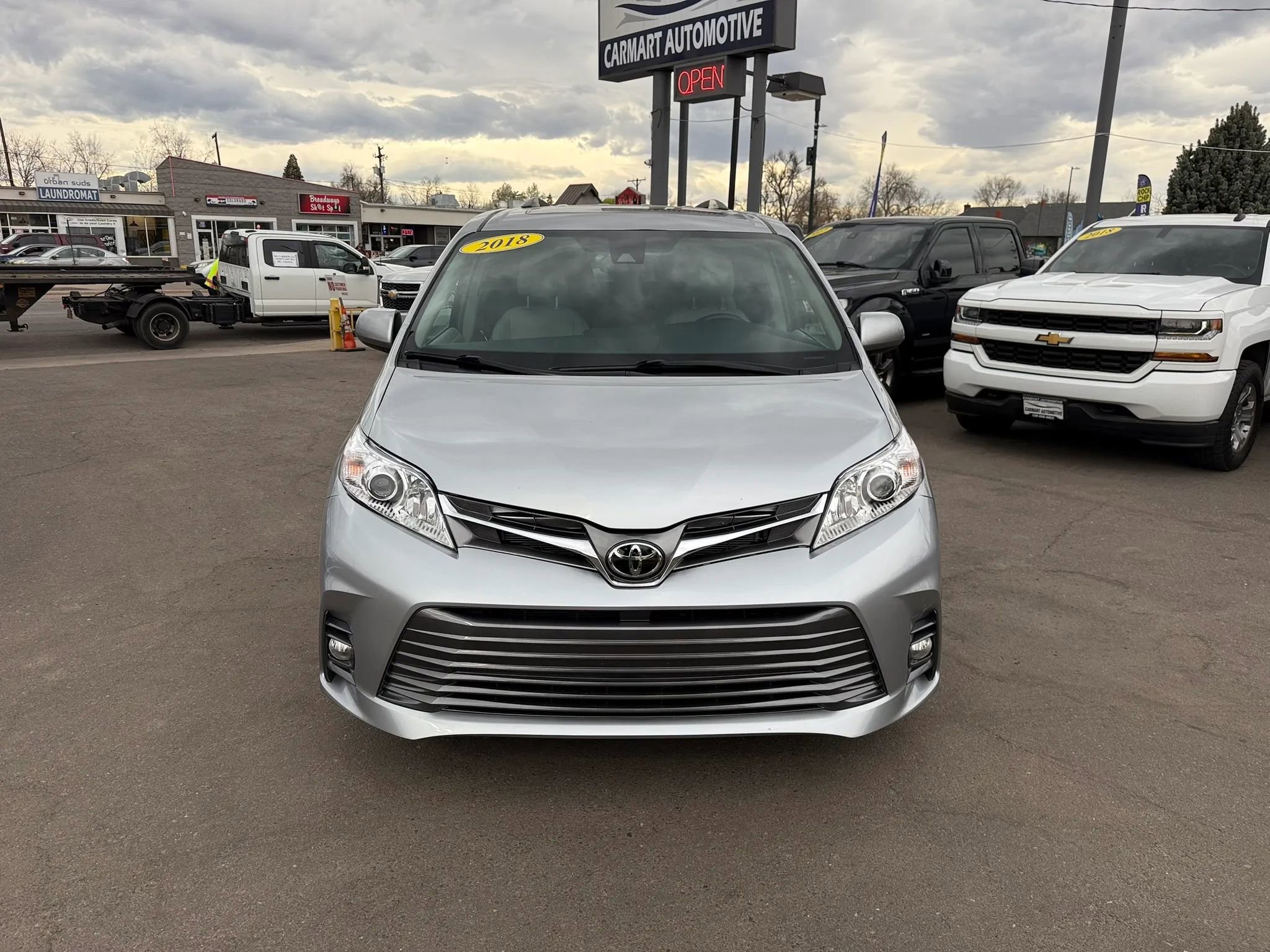 Used 2018 Toyota Sienna XLE w/ XLE Navigation Package FWD image 4