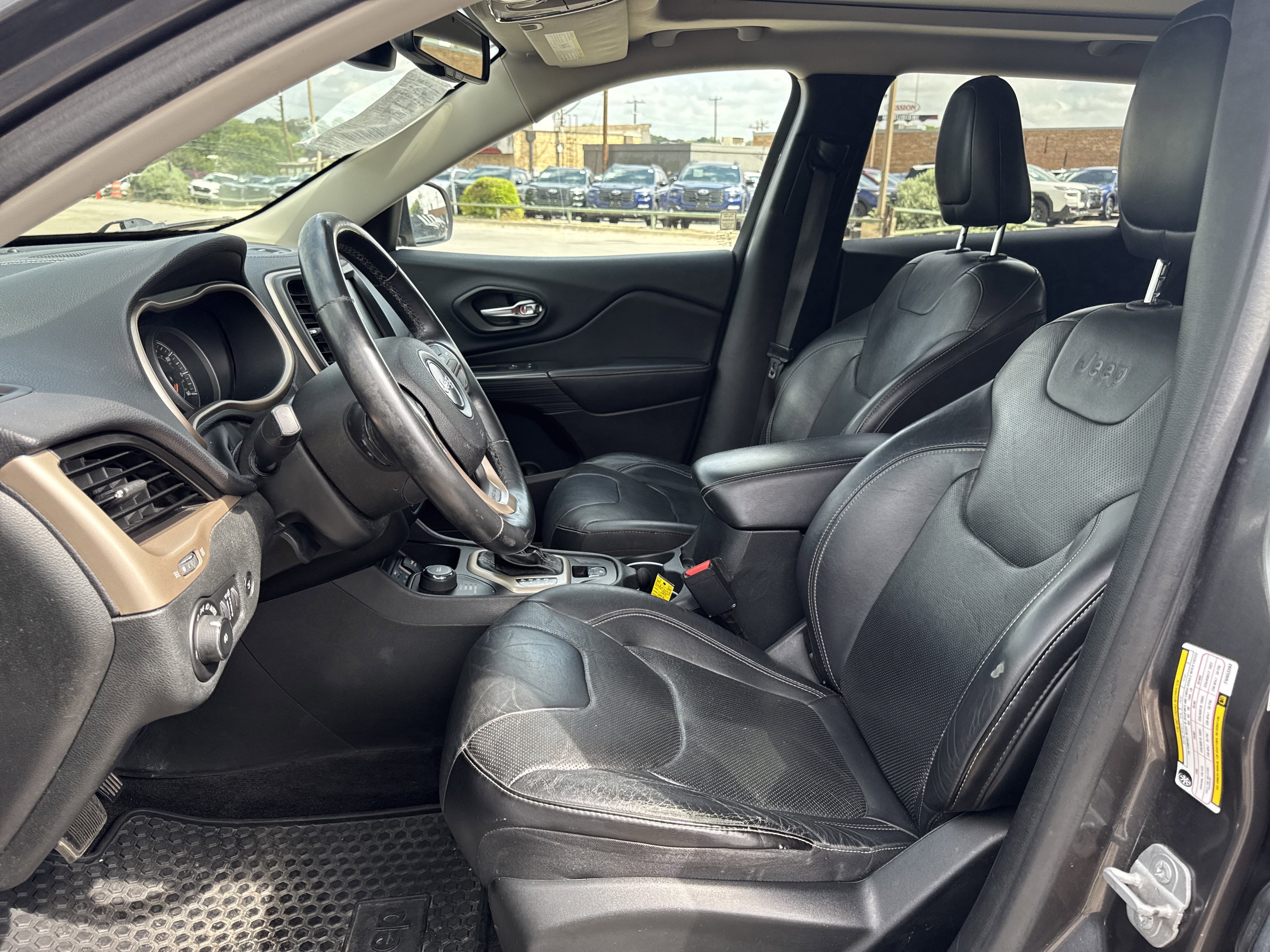 Used 2015 Jeep Cherokee Limited w/ Luxury Group AWD/4WD image 25