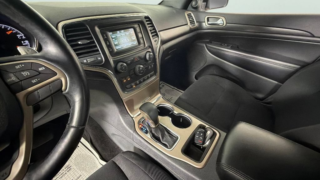 Used 2017 Jeep Grand Cherokee Laredo w/ Quick Order Package 2BE RWD image 19