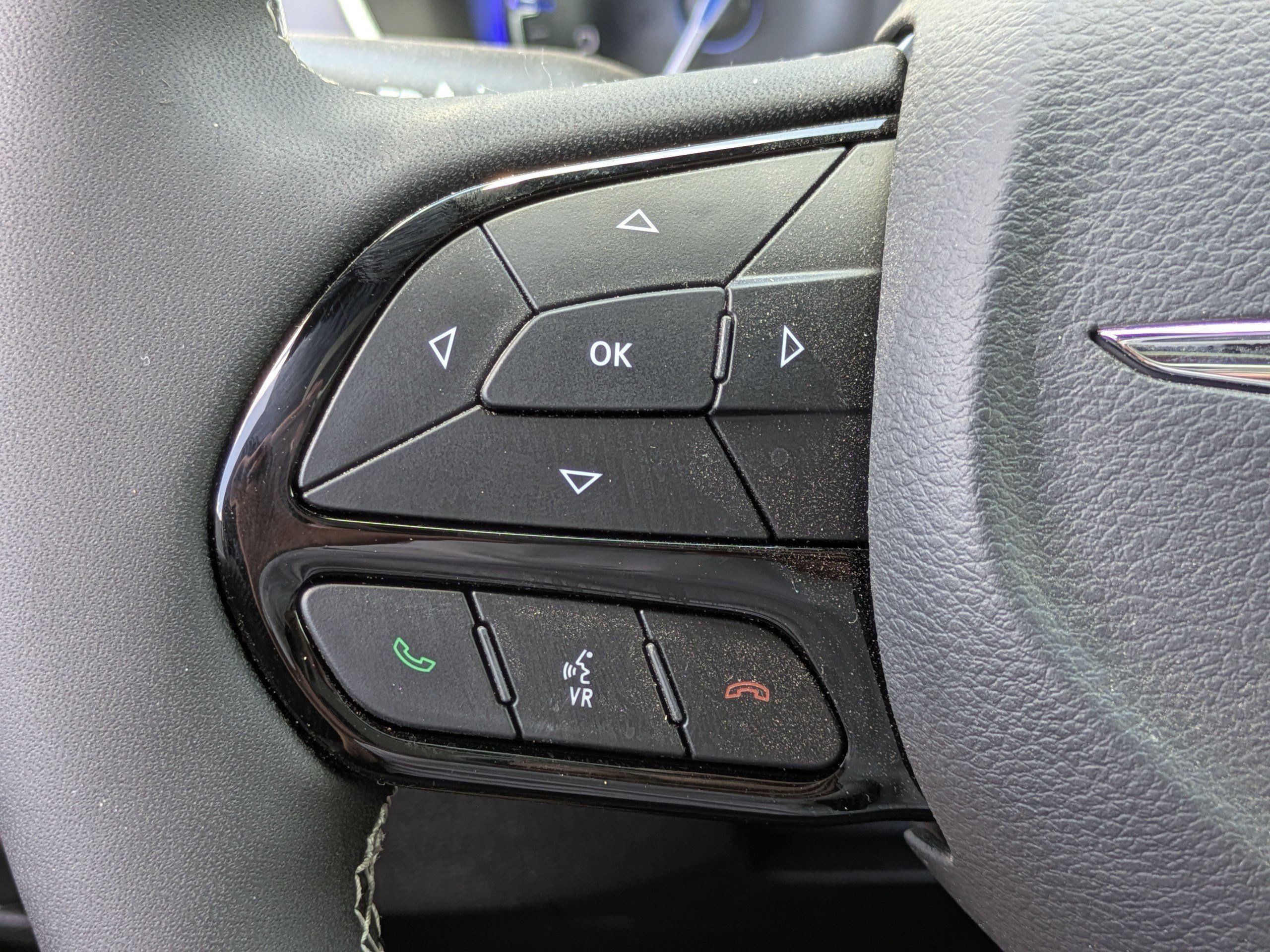 Used 2025 Chrysler Pacifica Limited FWD image 21