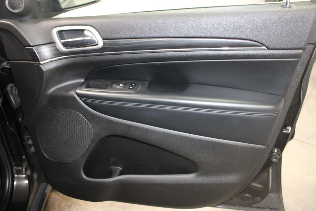 Used 2021 Jeep Grand Cherokee Limited w/ Luxury Group II image 31