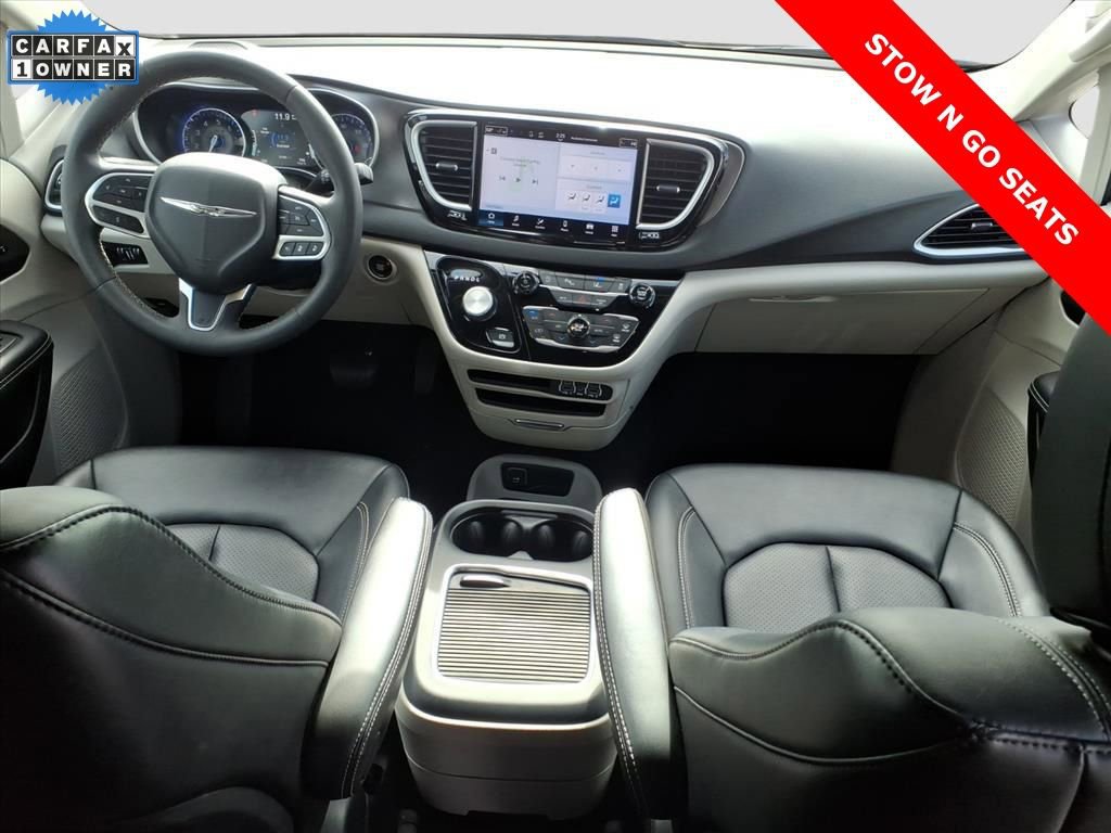 Used 2024 Chrysler Pacifica Touring-L image 12