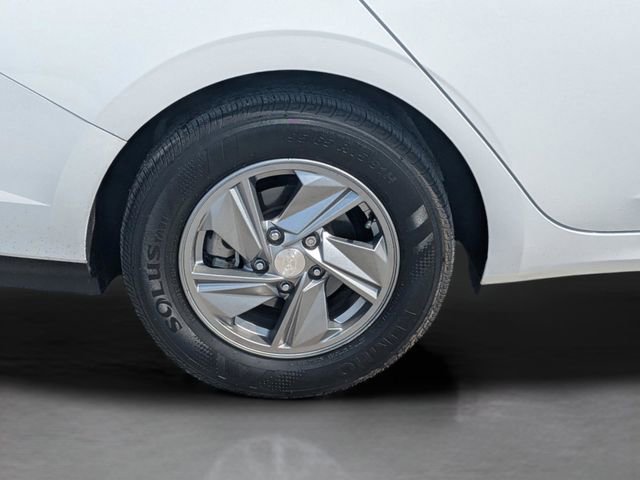 Used 2024 Hyundai Elantra SE FWD image 14
