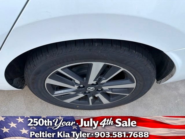 Used 2022 Nissan Versa SV FWD image 6