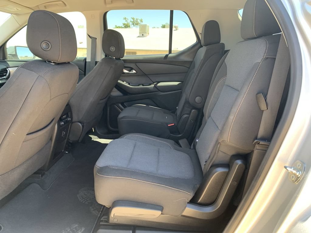 Used 2021 Chevrolet Traverse LT FWD image 23