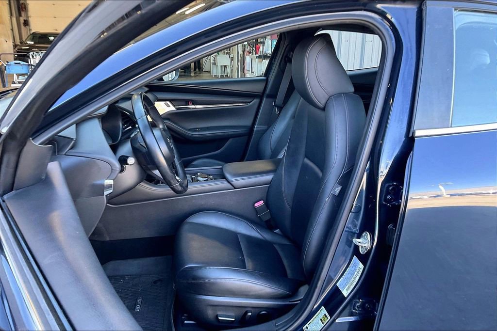 Used 2019 MAZDA MAZDA3 Hatchback w/ Preferred Package FWD image 24