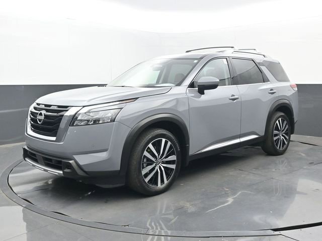 Used 2025 Nissan Pathfinder Platinum AWD/4WD image 24