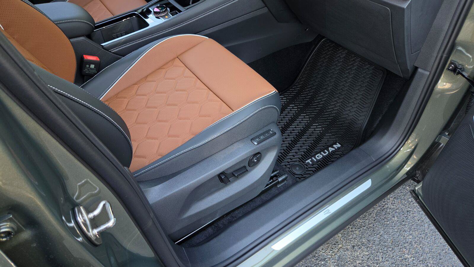 New 2026 Volkswagen Tiguan SEL R-Line AWD/4WD image 50