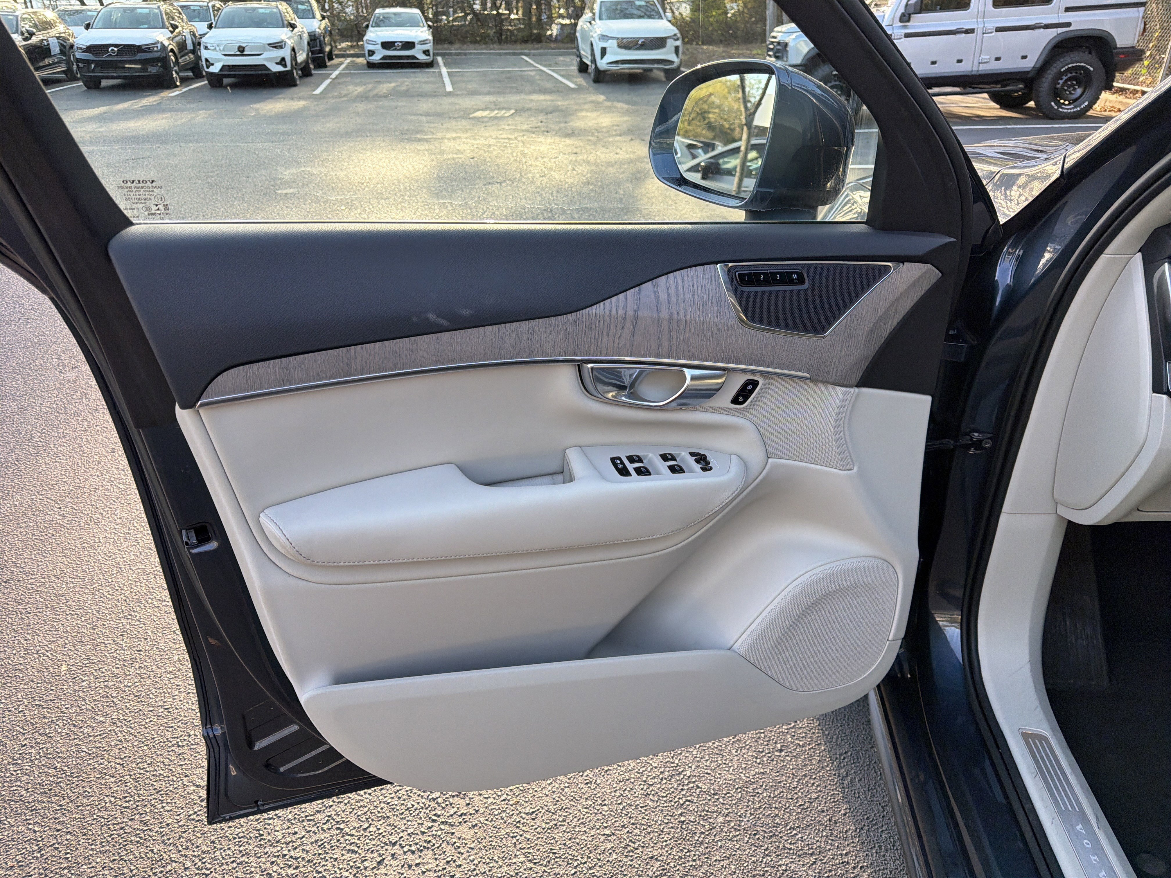 Certified 2023 Volvo XC90 B6 Core w/ Climate Package image 14