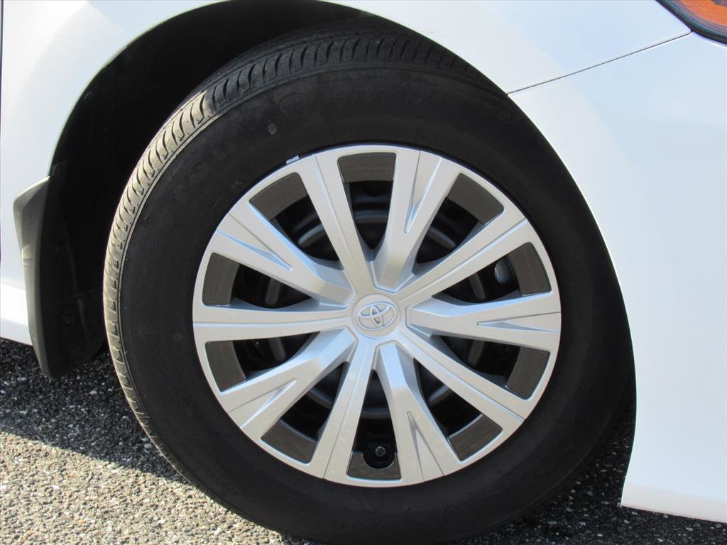 Used 2022 Toyota Camry LE image 6